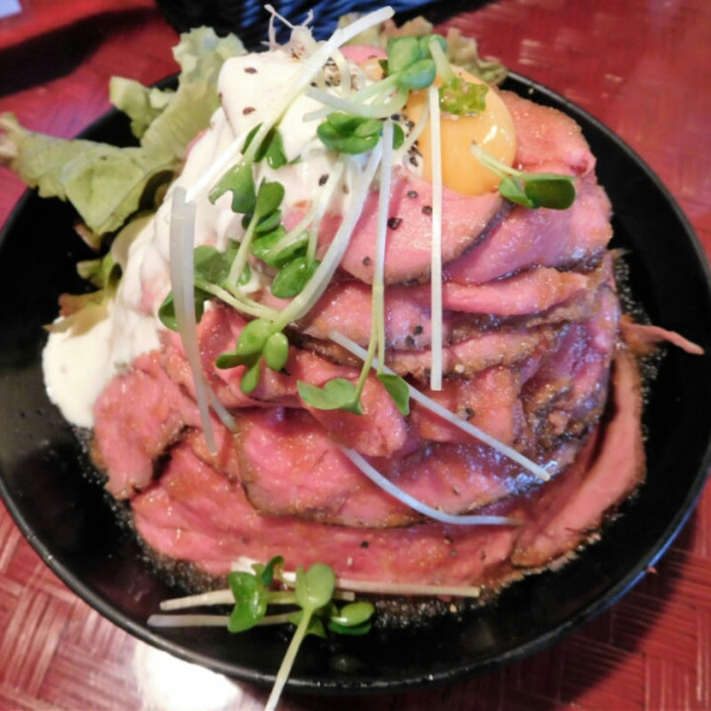 ローストビーフ丼大(洋食工房 レッドロック 元町店)