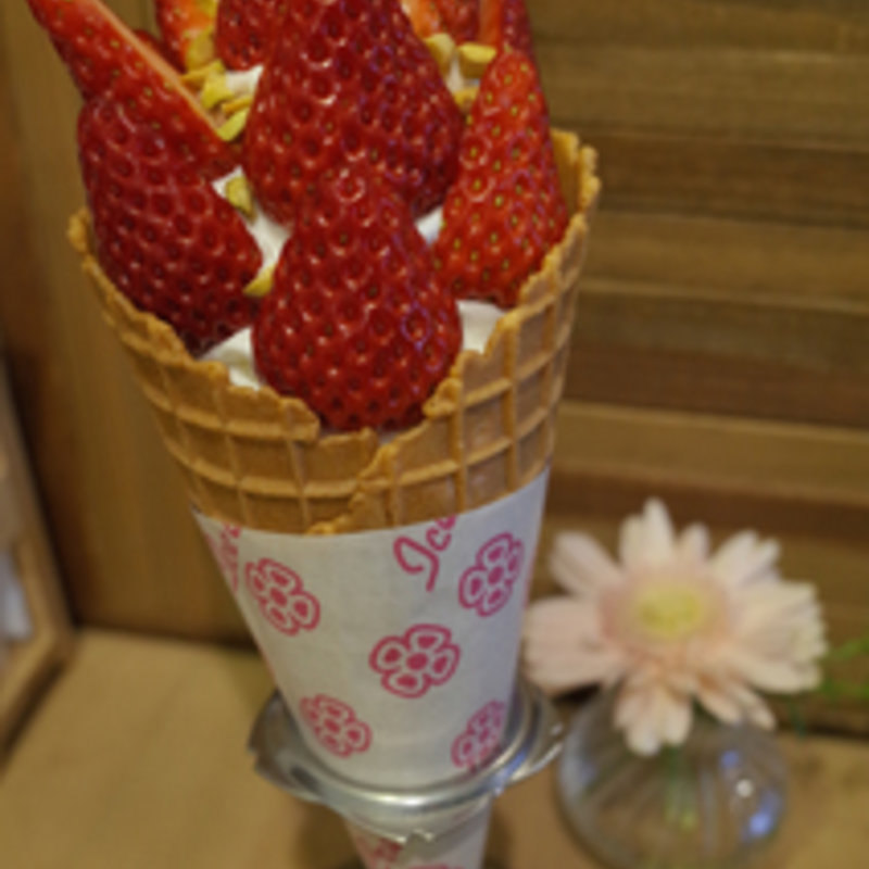 紅ほっぺいちごのソフトクリーム(レティエ)