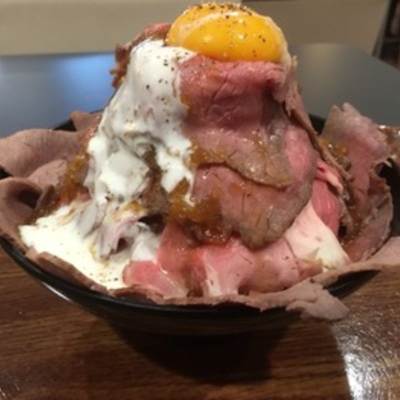 ローストビーフ丼メガ盛り(ローストビーフ星 イオンモール名古屋茶屋店)