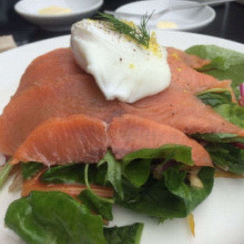 スモークサーモンのサラダ(ロイヤルガーデンカフェ 大濠公園)