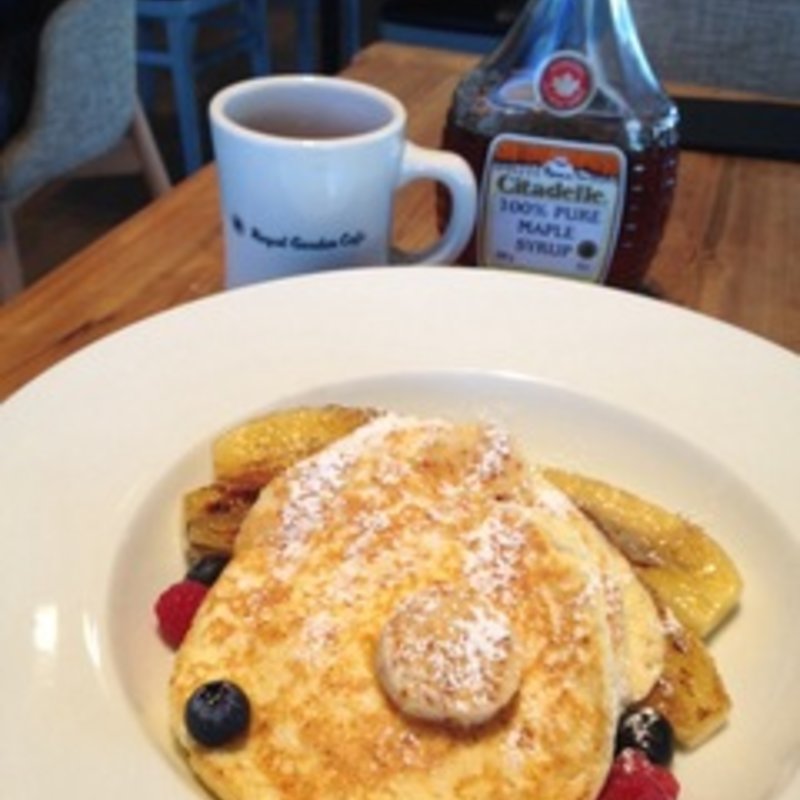 リコッタチーズのパンケーキ　バナナ添え(ロイヤルガーデンカフェ)