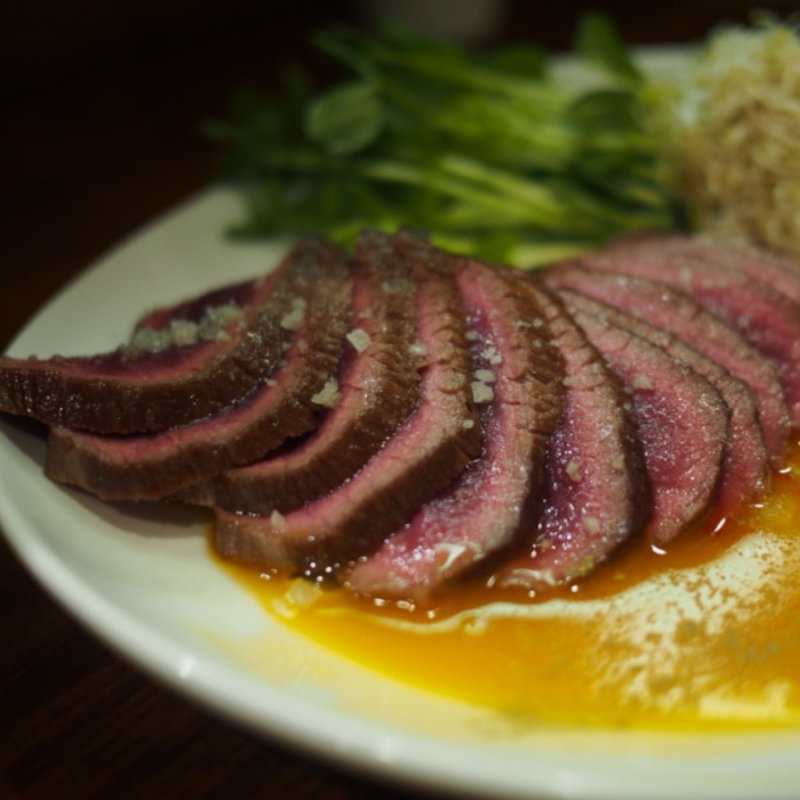 イズシカのロースト　薫塩と昆布締卵黄ソース(六の、、、Roku no TaRazu)