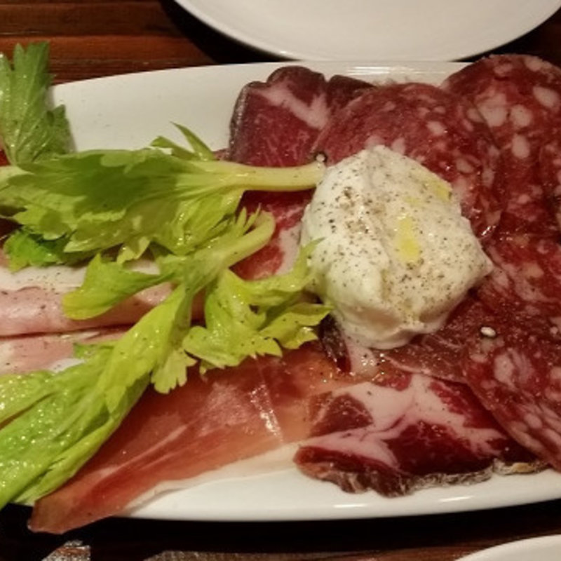 イタリア産生ハムサラミ盛り合わせ(ロステリア・ディ・トシ)