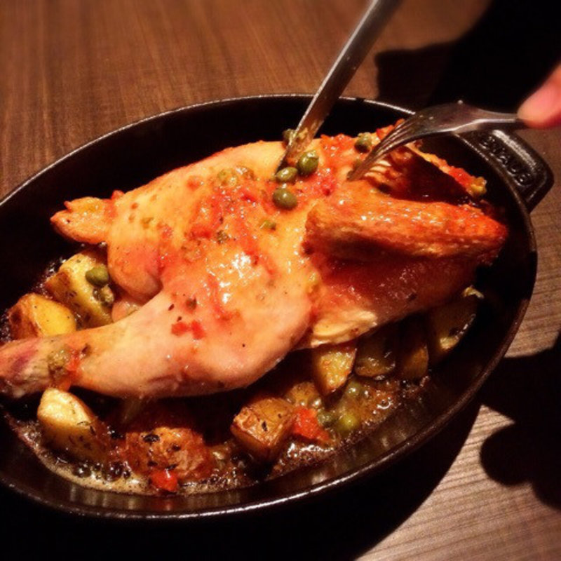 一羽丸ごとのローストチキン(ロティスリー・レイ)