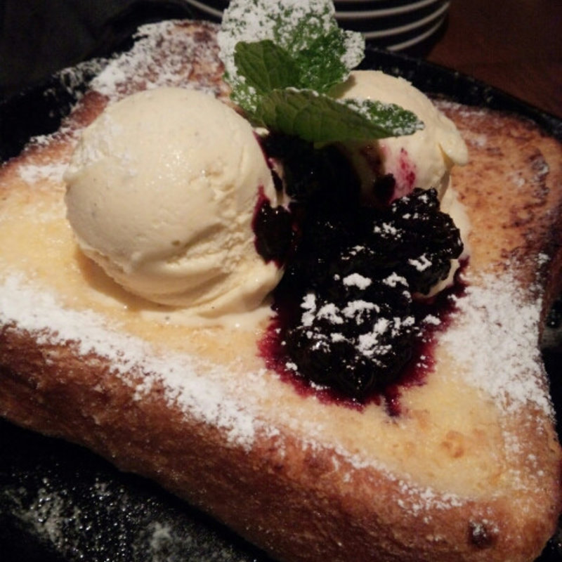 あつあつ鉄鍋フレンチトースト～バニラアイス添え～(ロティット )