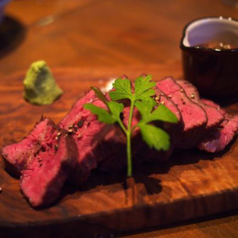 アンガス牛のロースト　浅葱のソースワサビ添え(ロティット )