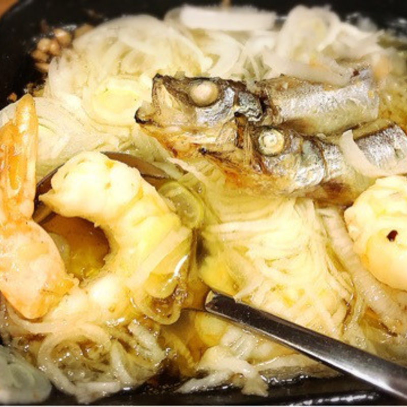 海老とししゃものアヒージョ(ワインと南部鉄器 キッチン東京オーブン 本店)