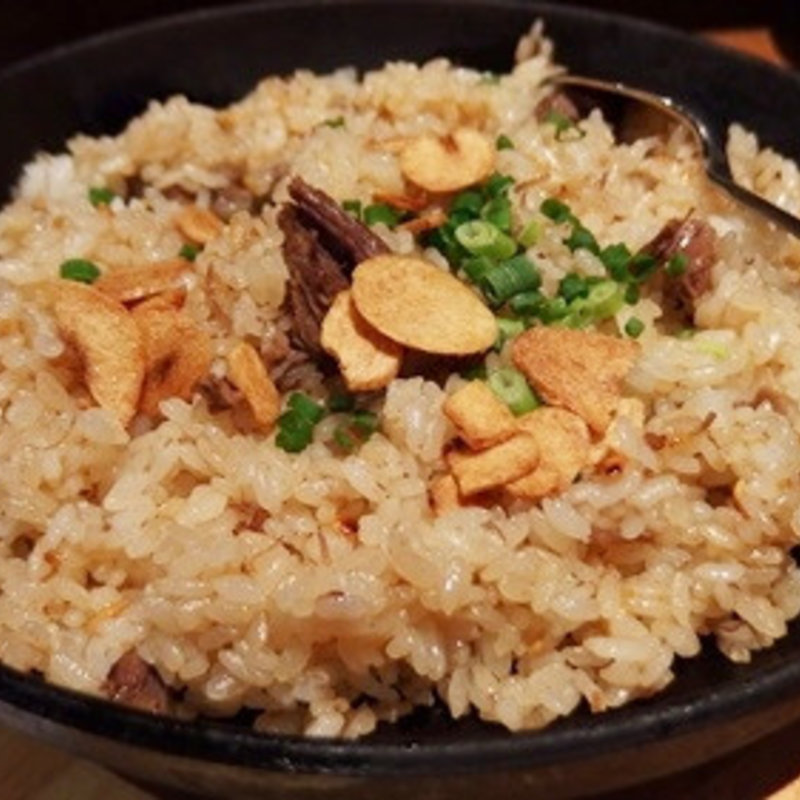 牛すじ鉄板ガーリックライス(ワイン食堂　寓 銀座店 )