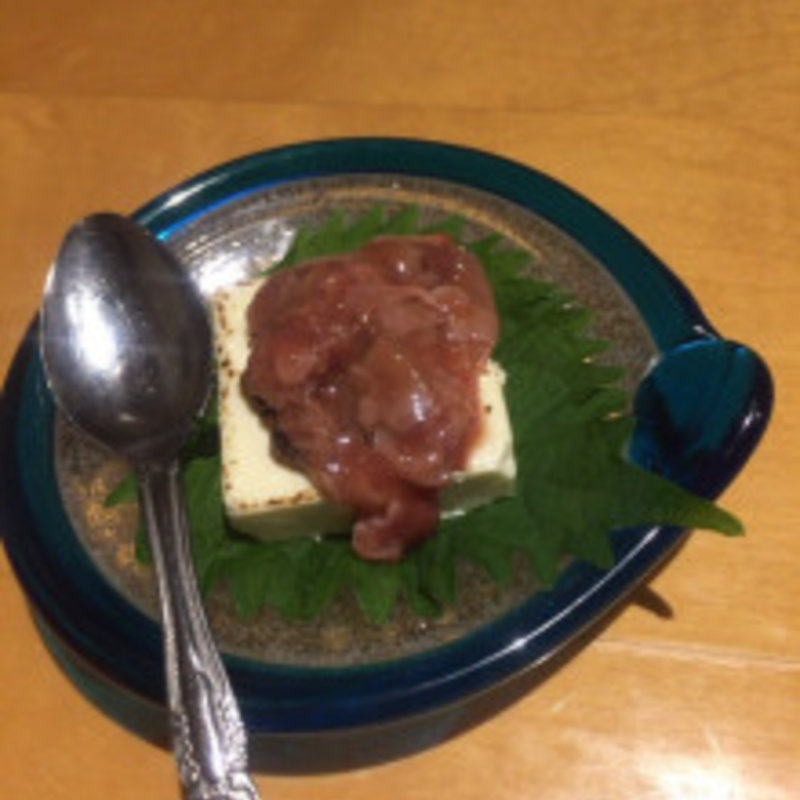 クリームチーズに酒盗とウニ乗せ(九州郷土料理 蕨)