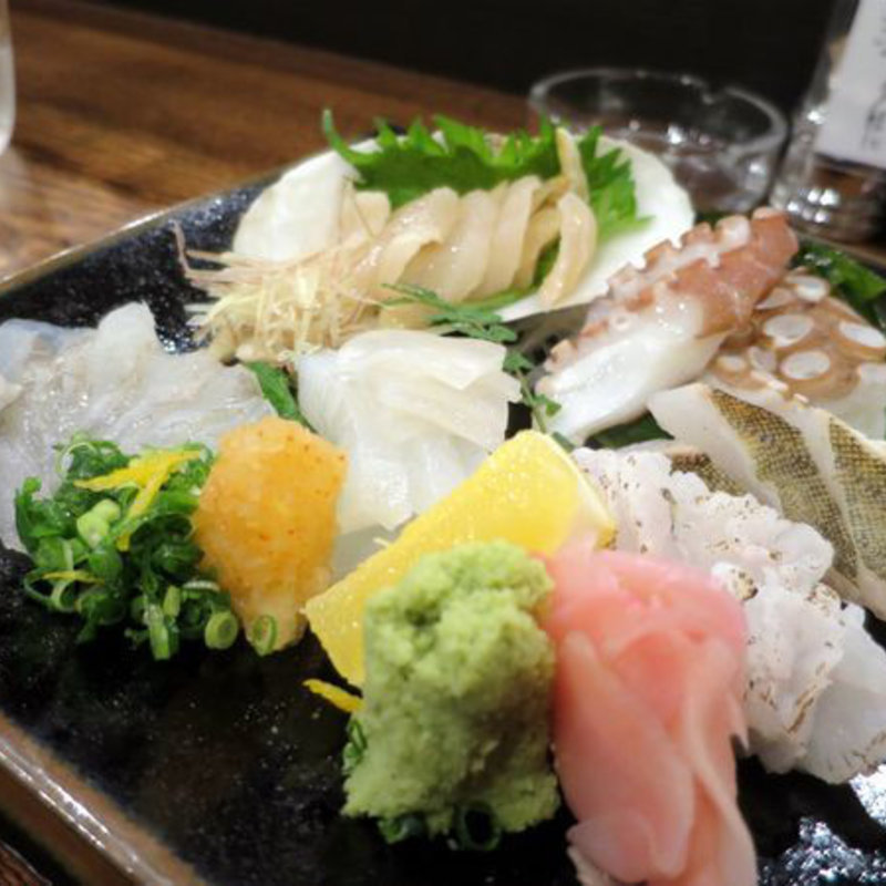 お造り盛り合わせ（明石だこ、はりいか、伝助、みる貝、あまがれい、アブラメ）(ゑびす井 （エビスイ）)