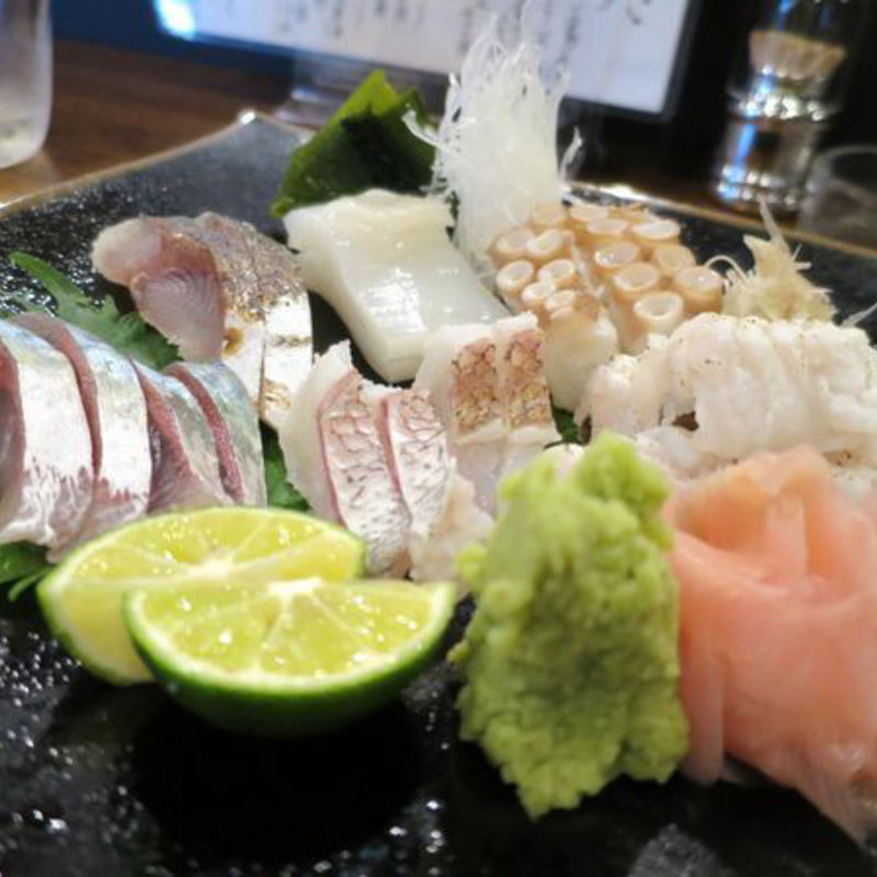 お造り盛り合わせ（明石鯛・明石蛸・針イカ・伝助・活サバ・〆サバ）(ゑびす井 （エビスイ）)