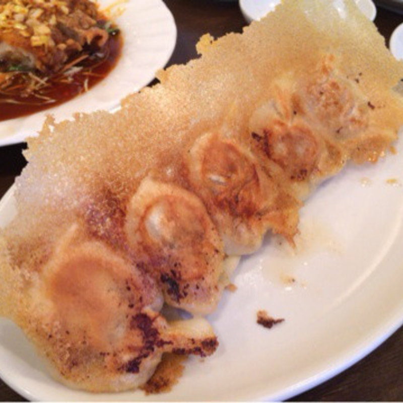 キャベツの焼餃子(一味玲玲 新橋本店)