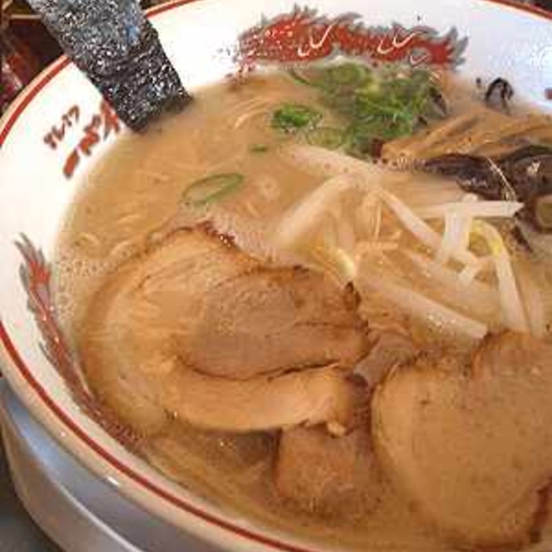 白のとんこつラーメン(一心不乱 大名本店)
