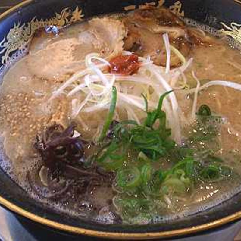黒のコクとんこつラーメン(一心不乱 大名本店)