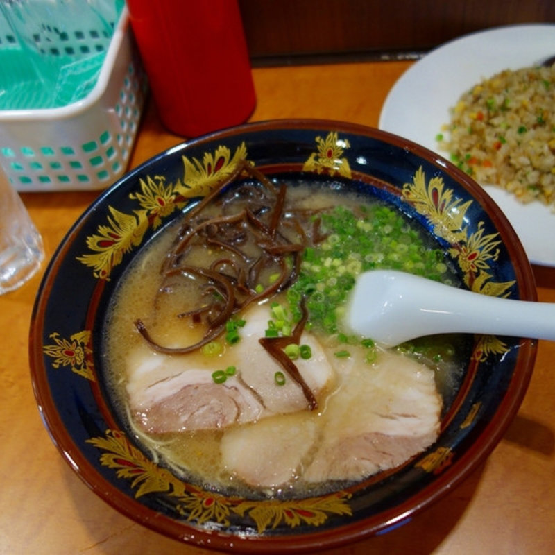 ラーメンと半チャーハンのセット(一竜 中山競馬場前店 )