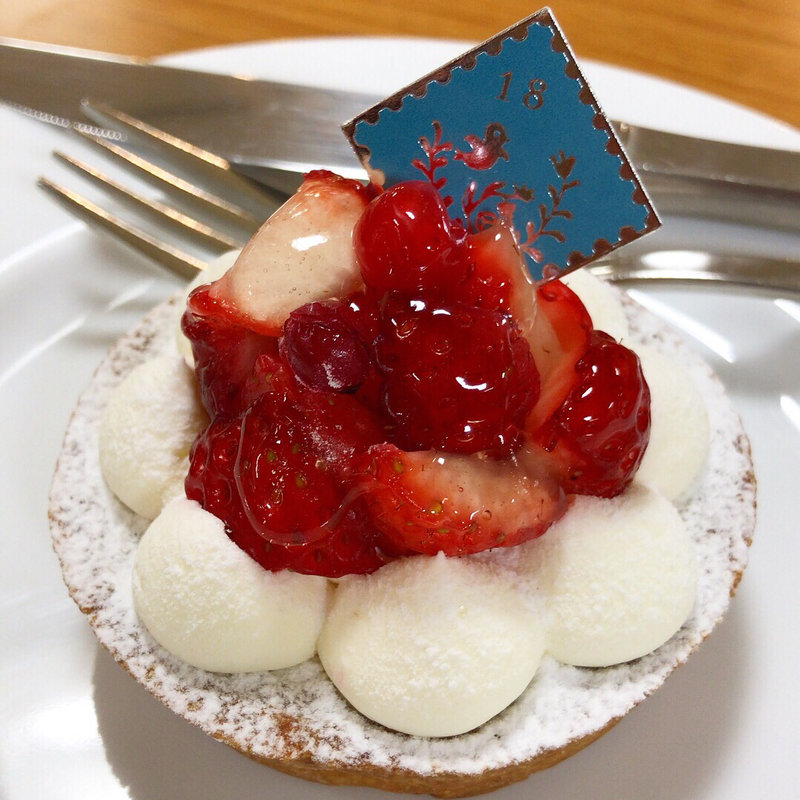 真っ赤なベリーのブリュレタルト(オハコルテ 港川本店 （oHacorte）)