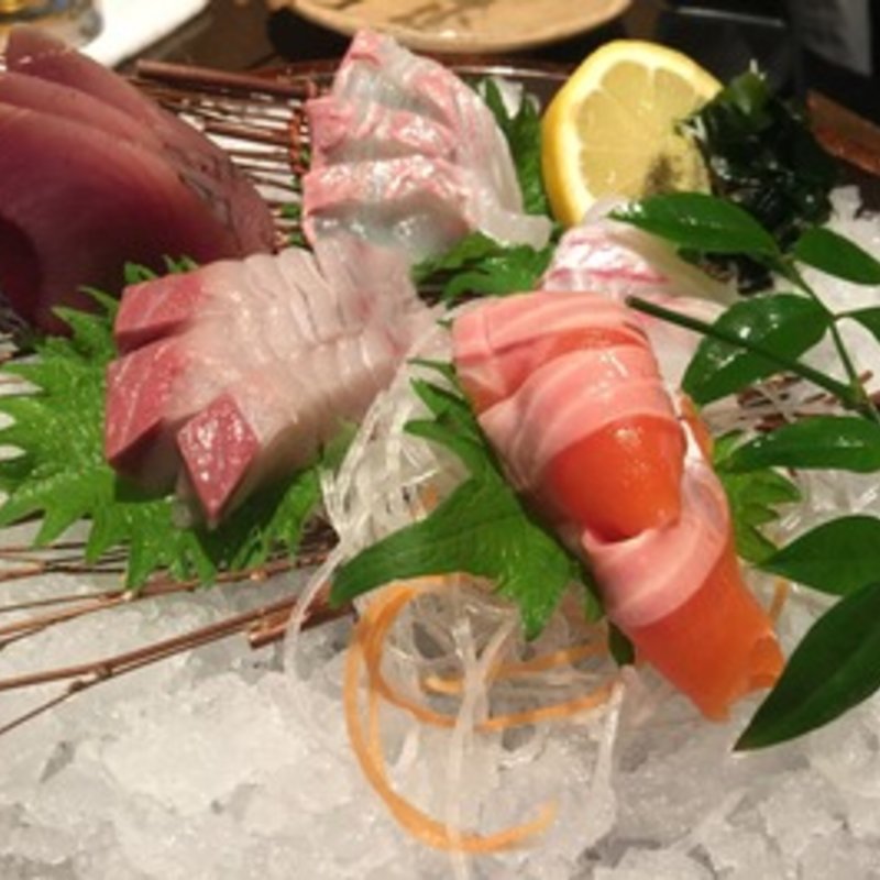 お造りの盛り合わせ(神戸海鮮居酒屋 三ノ宮高架下市場)