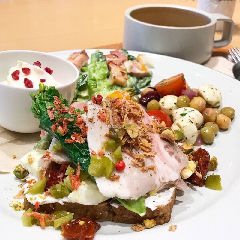 スモーブロー+デリ3種とスープ(スーホルムカフェ＋デリ あべのand店)