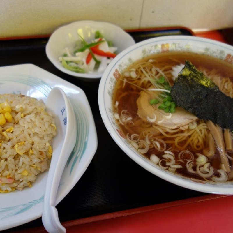 ラーメンと半チャーハンのセット(三福)