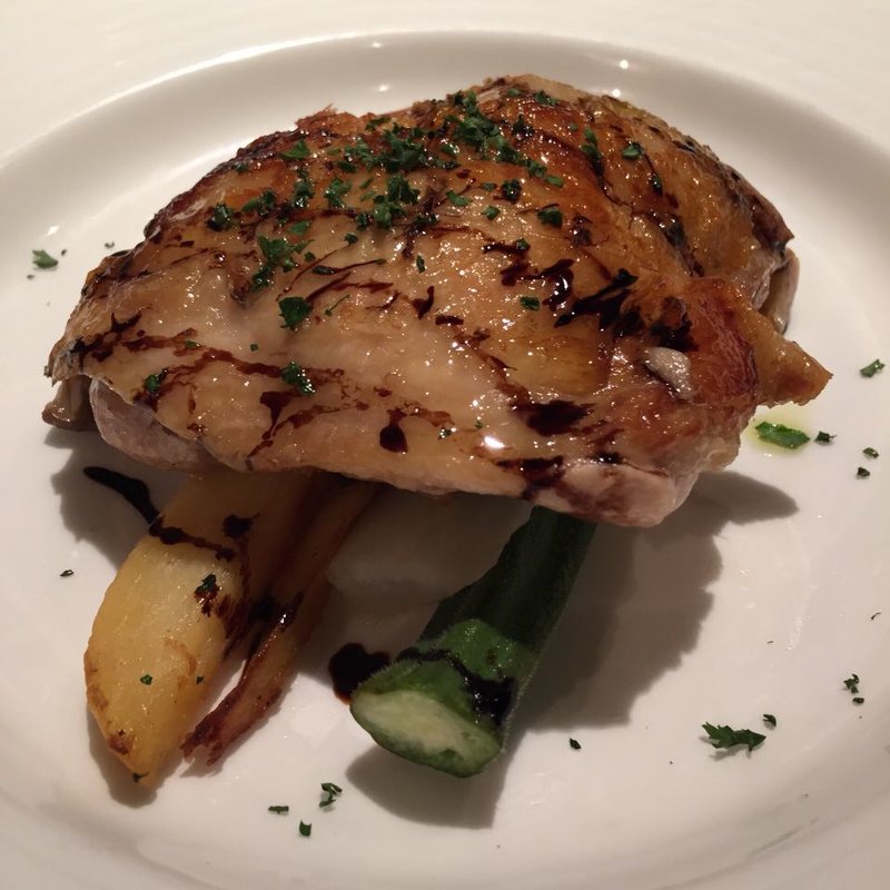 国産若鶏を煮詰めたバルサミコとともに(Bistro ヨシミチ)