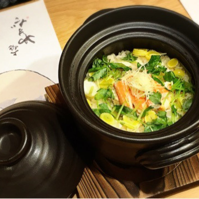 ズワイ蟹の土鍋飯(上越やすだ 新橋銀座口店)