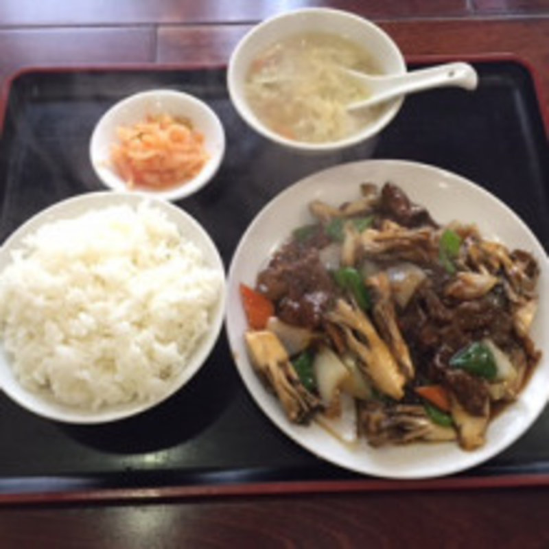牛肉と舞茸オイスターソース炒め(中国家常料理　新洪記)