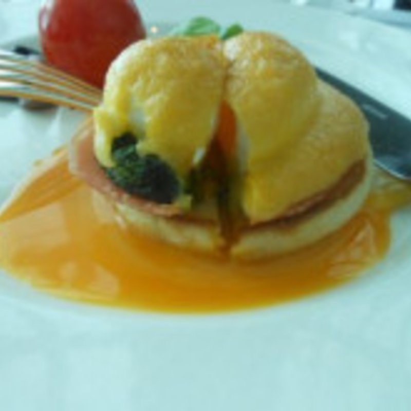 エッグベネディクト(チャイナブルー)