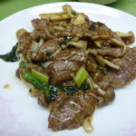 牛肉とキノコのオイスターソース炒め(中国料理 獅子 （チュウゴクリョウリ・シシ）)