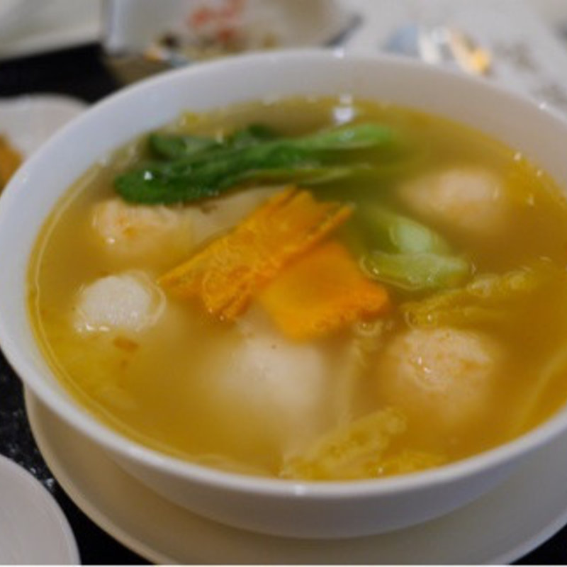 イカ団子と海老団子の XO 醤スープ(中国料理「翡翠宮」)