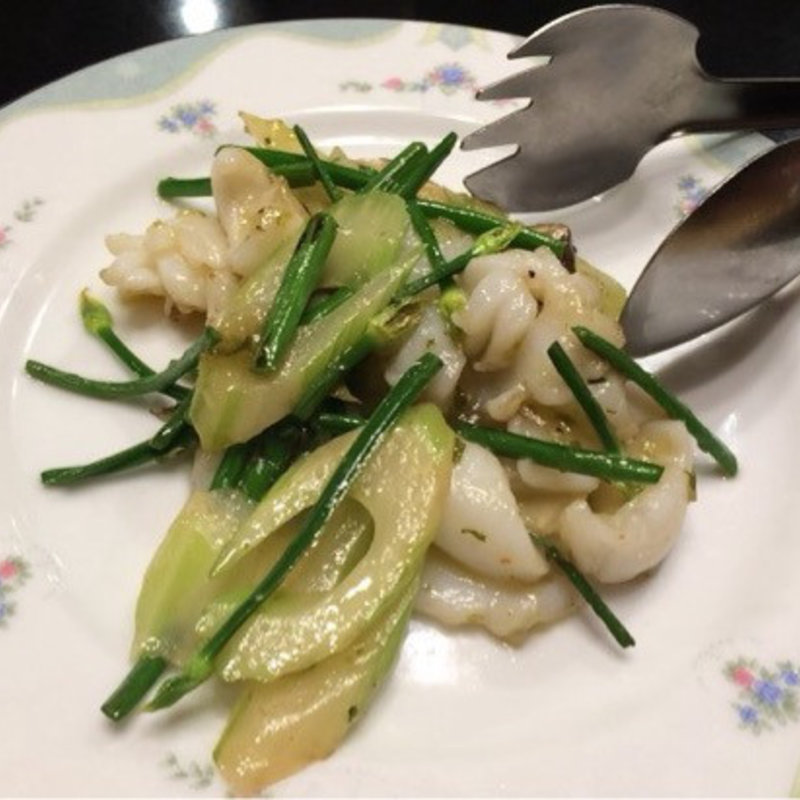 イカとセロリの柚子胡椒炒め(中国料理　龍鱗 （りゅうりん）)