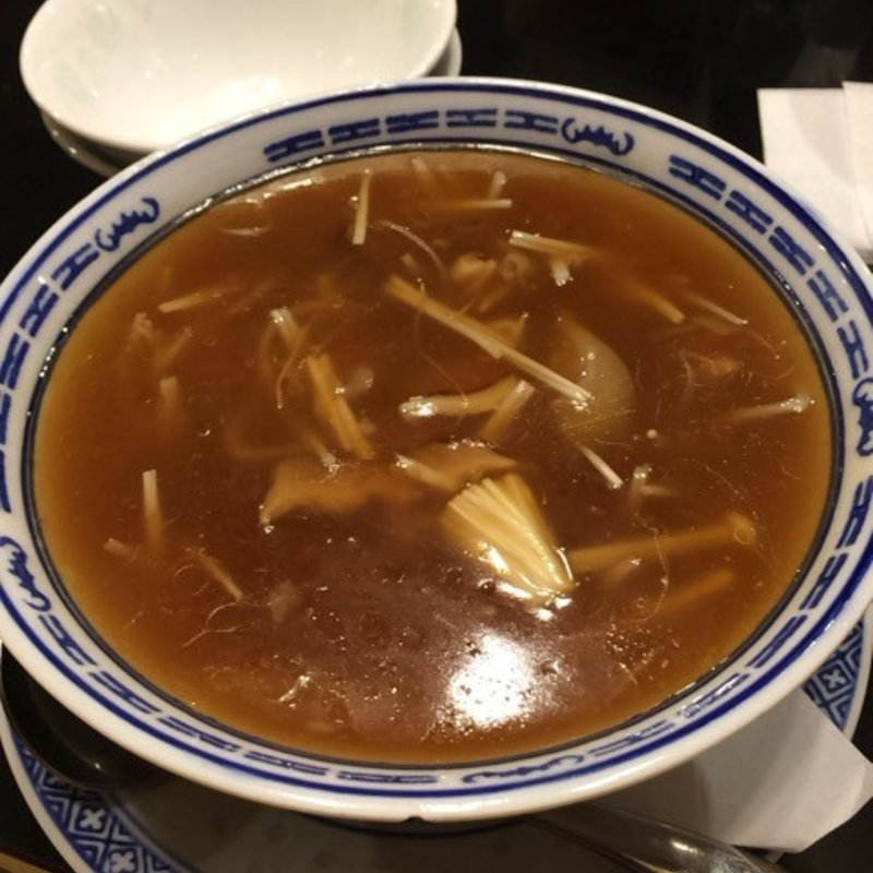 焦がし醤油風味のフカヒレスープ(中国料理　龍鱗 （りゅうりん）)