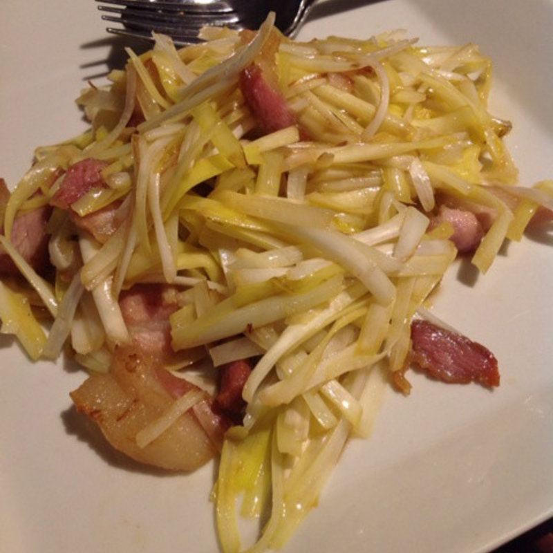 黄ニラと自家製ベーコンの炒め(中国菜 膳楽房 )