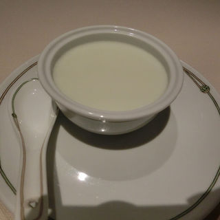 牛乳プリン(中国飯店 富麗華)