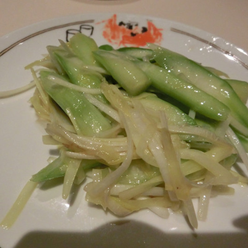 黄ニラとアスパラの炒め(中国飯店 富麗華)