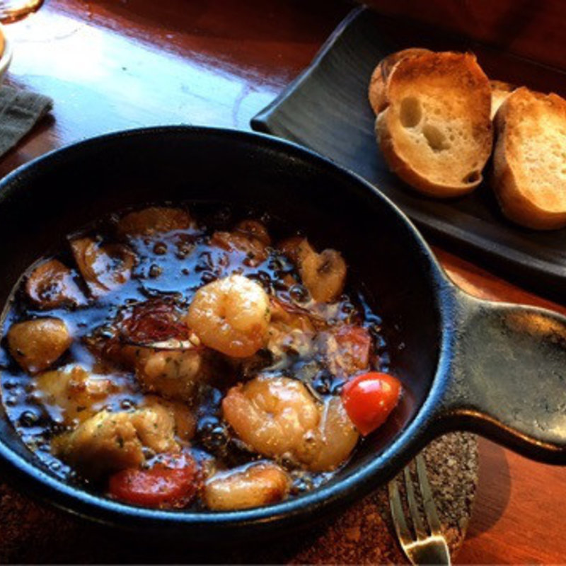 鶏とエビのアヒージョ(炭火ダイニング ABE-YA)