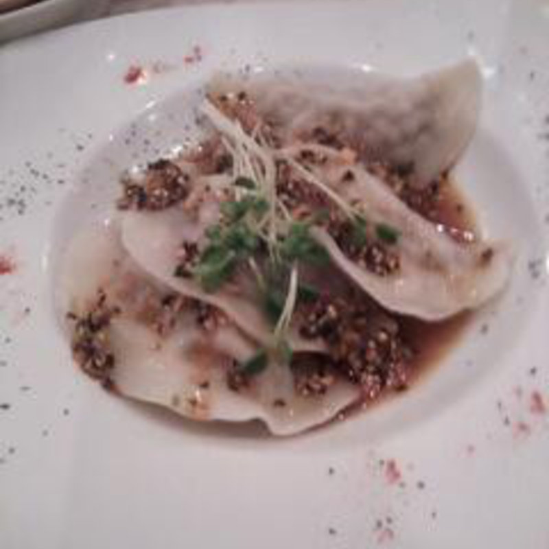 海老たっぷり水餃子(中華＆日本酒バル～ぼぶ)