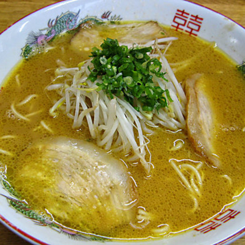 とんこつ醤油　「遊山」(中華そば 遊山)