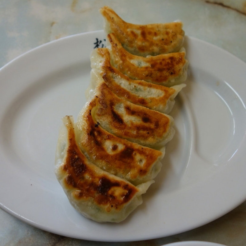 餃子（6個）(中華料理　松楽 )