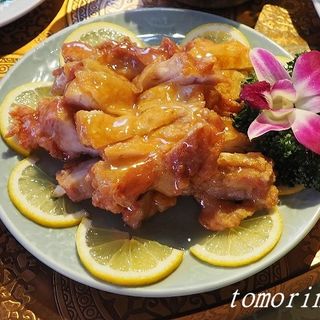 揚げ鶏のレモンソースかけ（R）(中華菜館 同發 本館 )