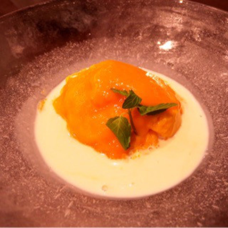 JASMINEのマンゴープリン(中華香彩 JASMINE)