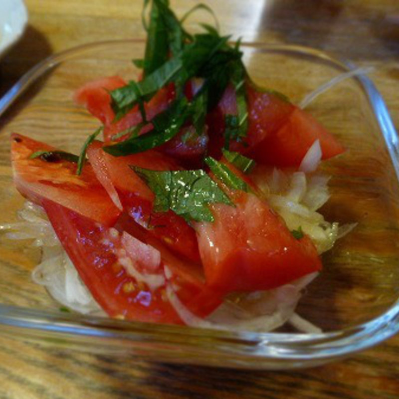 トマトと玉ねぎのサラダ(串や桂木 )