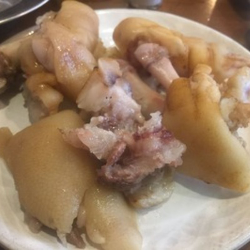 豚足(炭火串焼ホルモン 串八珍)