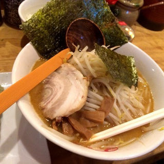 醤油とんこつラーメン (九十九ラーメン 恵比寿本店)