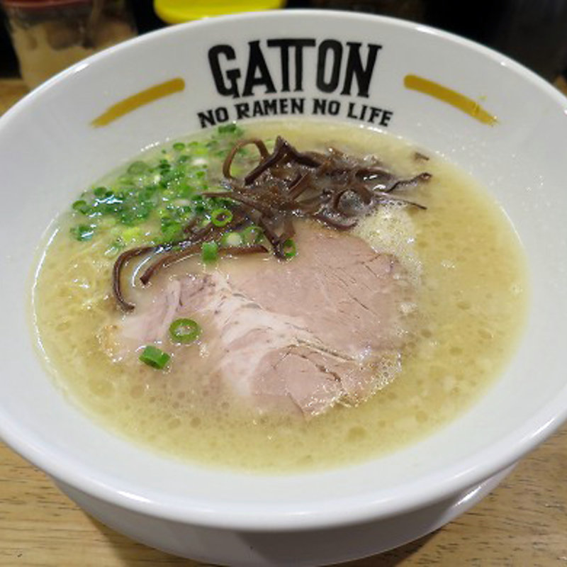 白とんこつラーメン(四天王 難波中店)