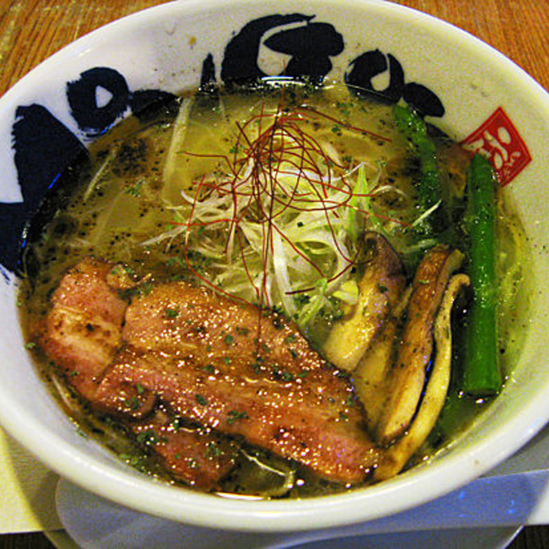 焦がしバターの洋風らーめん(二代目 もんごい亭 （ニダイメ）)