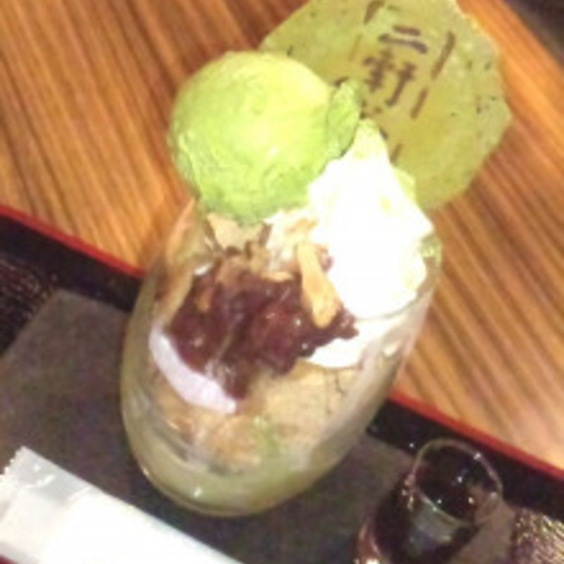抹茶パフェ(二軒茶屋 中村楼 （にけんちゃや なかむらろう）)