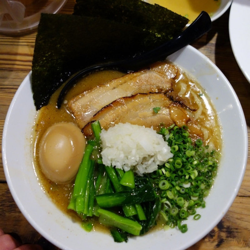 鶏白湯らーめん（特製）(五代目らーめん処 まるは商店)