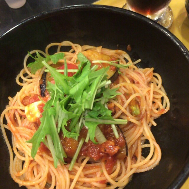 賀茂茄子とアボカドとモッツァレラチーズのトマトソース(先斗入ル 博多エルガーラ店)