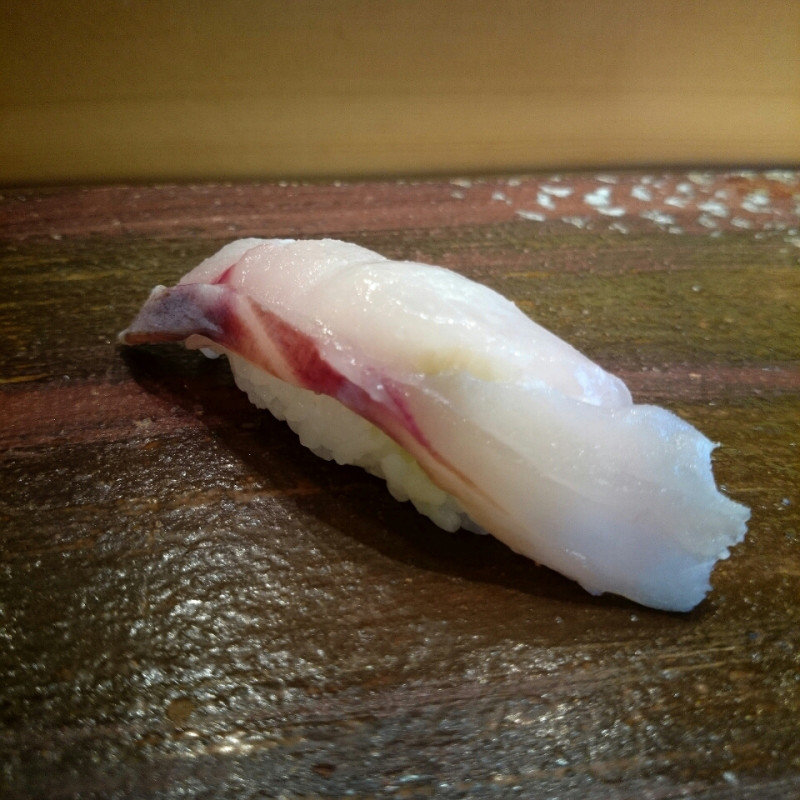 16貫の「旬」のお任せ(伊勢鮨 （いせずし）)