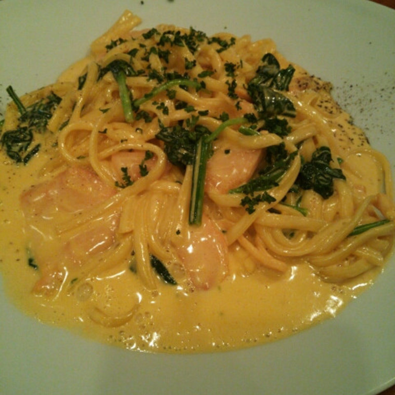 サーモンとほうれん草のウニクリーム(伊酒家 あずき 渋谷（いざかや あずき しぶや）)